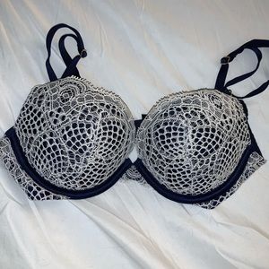 Victoria’s Secret push up bra. Blue